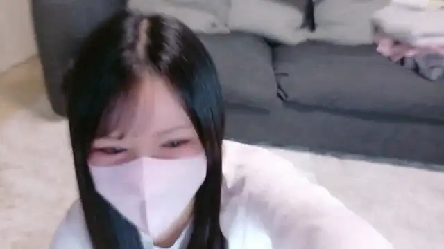 moemilk online show from May 10, 2026, 12:38 am