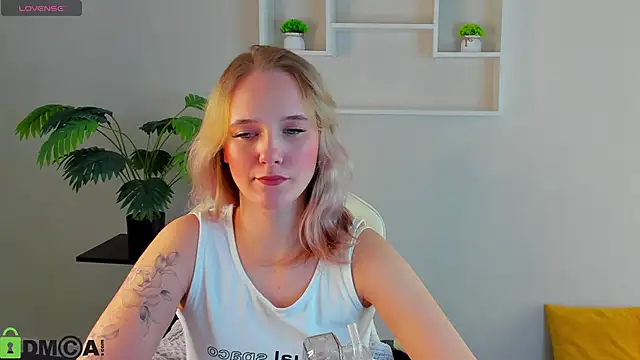 Casey Sweeet online show from October 15, 2025, 2:50 pm