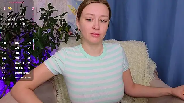 evashiny  online show from February 5, 2026, 3:11 am