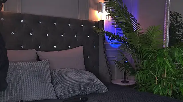 AriWild online show from June 6, 2026, 5:01 am