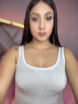 isabela l online show from September 11, 2025, 11:49 pm