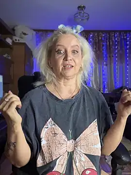 Snapshot of SquirtMilf00 chatting on January 6, 2025, 5:41 am SquirtMilf00 online show from January 6, 2025, 5:41 am