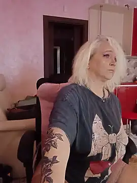 Snapshot of SquirtMilf00 chatting on September 23, 2025, 2:03 am SquirtMilf00 online show from September 23, 2025, 2:03 am