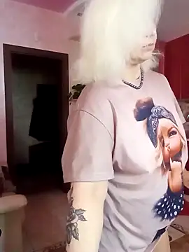 Snapshot of SquirtMilf00 chatting on October 20, 2025, 1:39 am SquirtMilf00 online show from October 20, 2025, 1:39 am