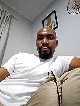 mojaymort online show from October 8, 2025, 5:43 pm