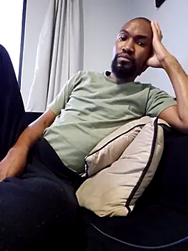 mojaymort online show from November 18, 2025, 4:44 pm