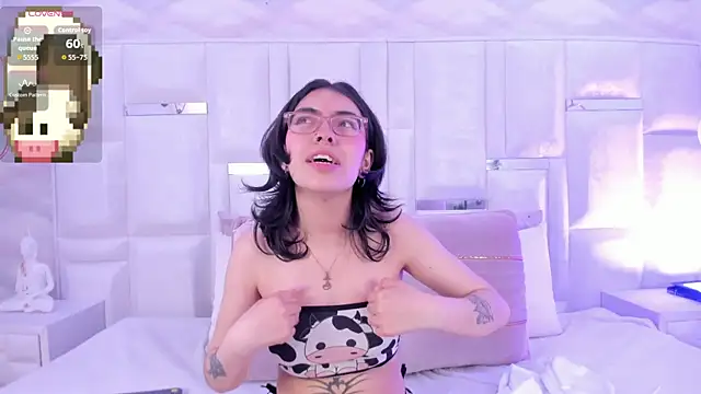 Im Molly Angel online show from November 19, 2025, 8:31 pm