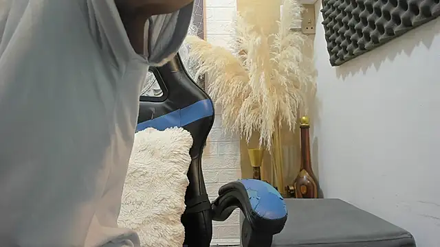 Snapshot of nextboywell1 chatting on February 13, 2026, 7:32 pm nextboywell1 online show from February 13, 2026, 7:32 pm