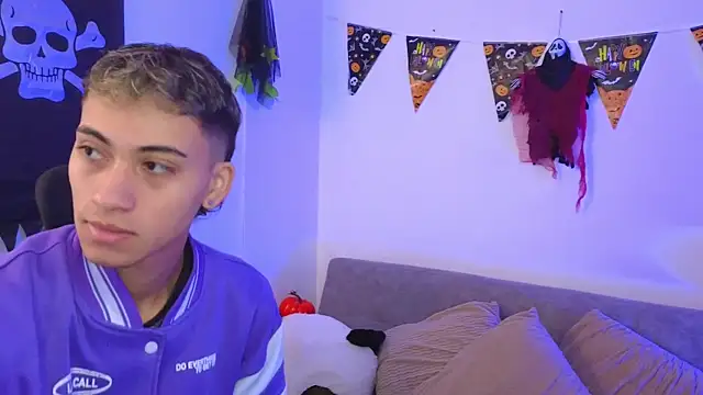 yulian vasquez online show from October 13, 2025, 12:27 pm