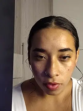 Valenn fernandez online show from April 3, 2026, 10:41 pm