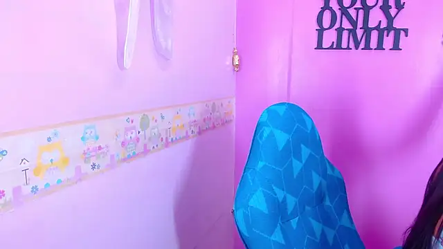 EMMA ROGGER online show from September 10, 2025, 6:30 pm