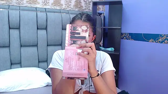 EMMA ROGGER online show from September 20, 2025, 7:26 pm