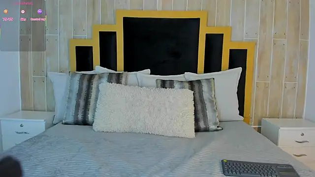 isabellasouza online show from December 5, 2025, 7:43 pm