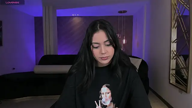 AmbarJames  online show from December 5, 2025, 12:03 pm