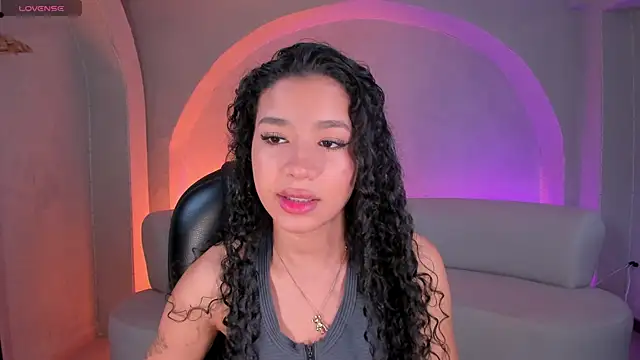 SophieHouston  online show from October 17, 2025, 4:37 am