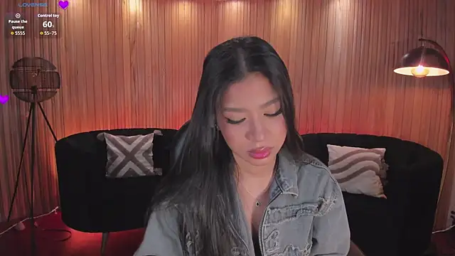 SophieHouston  online show from April 14, 2026, 3:45 am