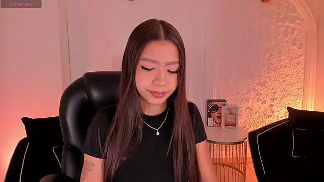 Snapshot of SophieHouston_ chatting on July 13, 2026, 4:48 am SophieHouston online show from July 13, 2026, 4:48 am