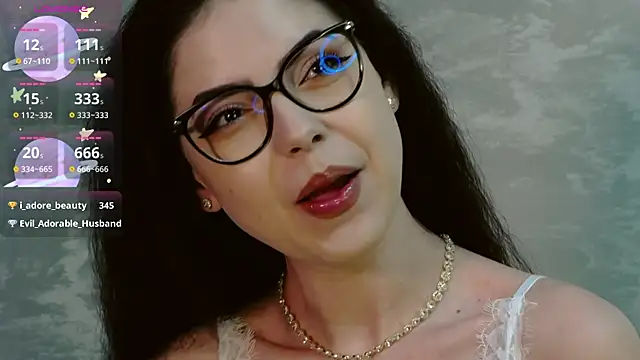 KaylaLewys online show from April 8, 2026, 5:46 pm