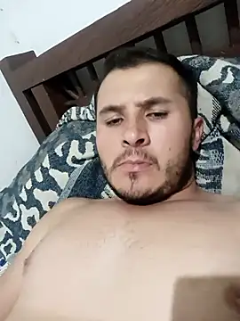 santiii   12 online show from November 17, 2025, 5:02 am