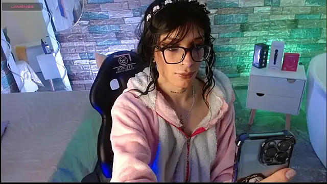 Snapshot of boyfox_tay chatting on October 6, 2025, 5:27 am boyfox tay online show from October 6, 2025, 5:27 am