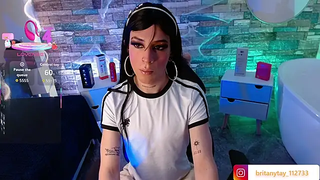 boyfox tay online show from November 9, 2025, 4:33 am