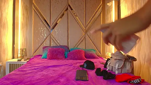 Hotcouple 222 online show from November 15, 2025, 7:38 am