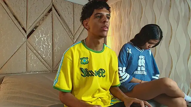 Hotcouple 222 online show from January 9, 2026, 7:22 am