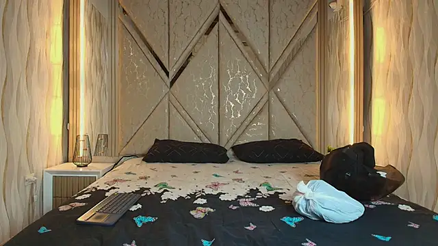 Hotcouple 222 online show from January 12, 2026, 7:24 am