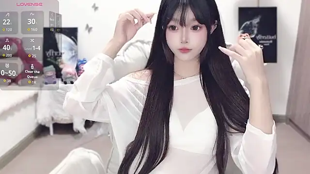 -EEBABY online show from October 28, 2025, 1:14 pm