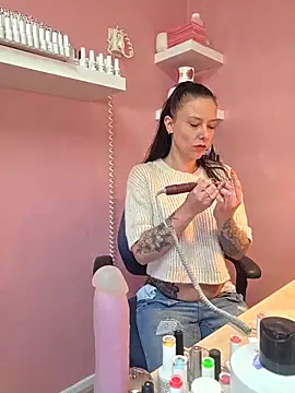 littleladyshelly online show from April 22, 2026, 11:45 am