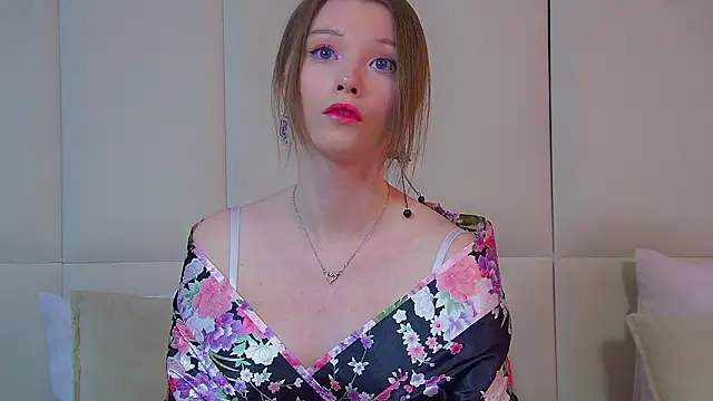 KeiraAsti online show from March 15, 2026, 6:19 am