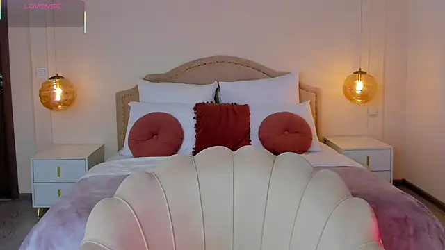 MilaMour online show from February 6, 2026, 1:14 pm