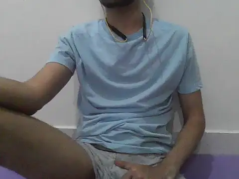 Cuteeeboy23 online show from April 28, 2026, 7:19 pm