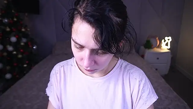 LiviaShy online show from December 18, 2025, 1:39 pm