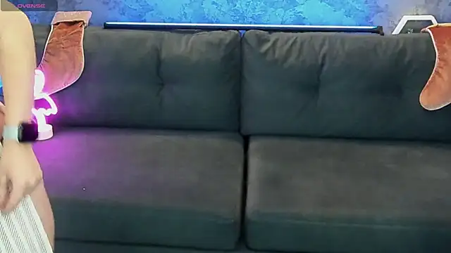 LiviaShy online show from January 6, 2026, 8:01 pm