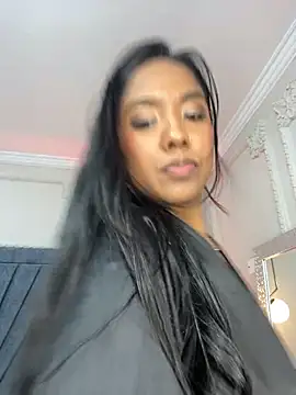 Mia Roset online show from September 12, 2025, 1:28 am