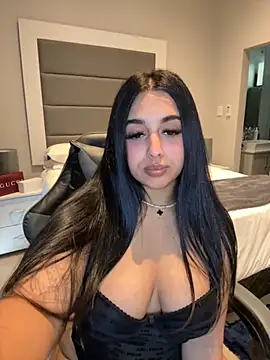 Snapshot of LilMisIndianx chatting on November 6, 2025, 9:32 am LilMisIndianx online show from November 6, 2025, 9:32 am