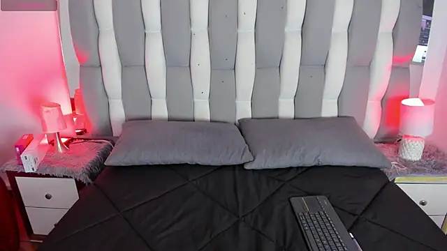 Adaara Rey online show from October 6, 2025, 8:06 pm