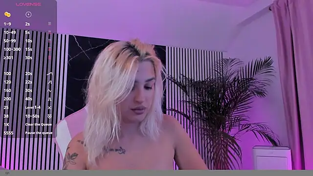 Snapshot of daisyblushh chatting on November 3, 2025, 7:37 pm daisyblushh online show from November 3, 2025, 7:37 pm