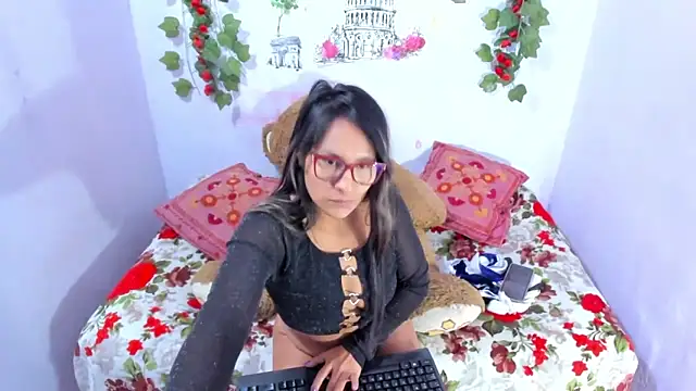 NataliaAndJulliam online show from November 14, 2025, 5:06 am