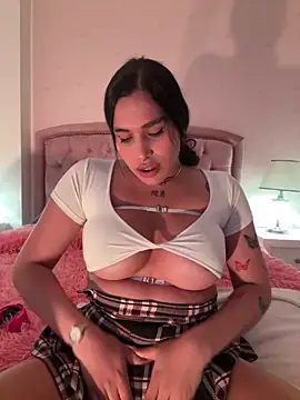 Bella  Wood online show from October 1, 2025, 8:37 pm