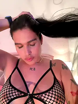 Bella  Wood online show from October 9, 2025, 8:18 pm