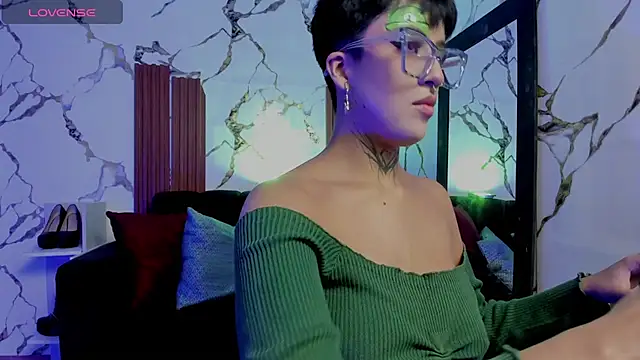 Snapshot of Rebeka-baker chatting on October 8, 2025, 1:20 pm Rebeka-baker online show from October 8, 2025, 1:20 pm