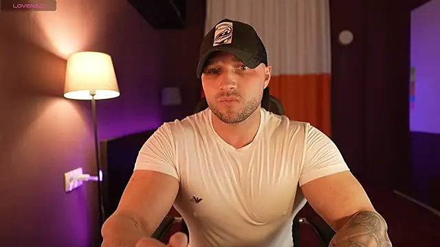 Snapshot of RikAdlerr chatting on April 1, 2026, 4:04 pm RikAdlerr online show from April 1, 2026, 4:04 pm