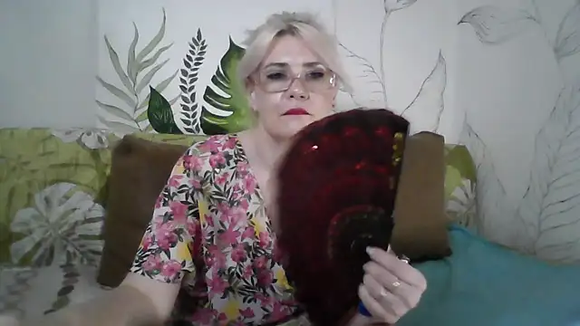 Snapshot of Catty_Lady chatting on July 4, 2026, 8:26 pm Catty Lady online show from July 4, 2026, 8:26 pm