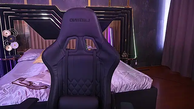 EviLune online show from September 14, 2025, 6:23 am