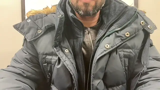 pranastro00 online show from November 5, 2025, 4:40 pm