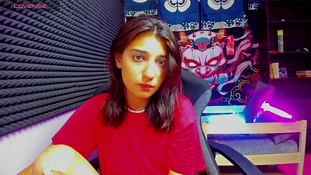 Elfy Rare  online show from September 10, 2025, 3:01 pm