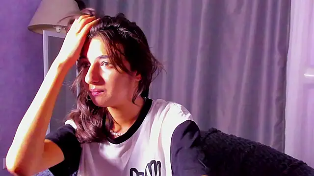 Elfy Rare  online show from September 21, 2025, 8:32 pm