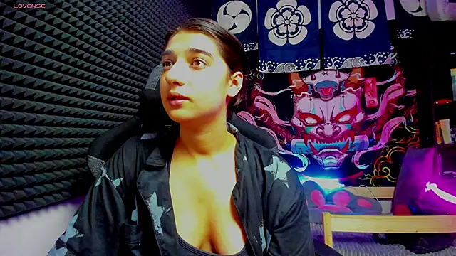Elfy Rare  online show from September 22, 2025, 3:03 pm
